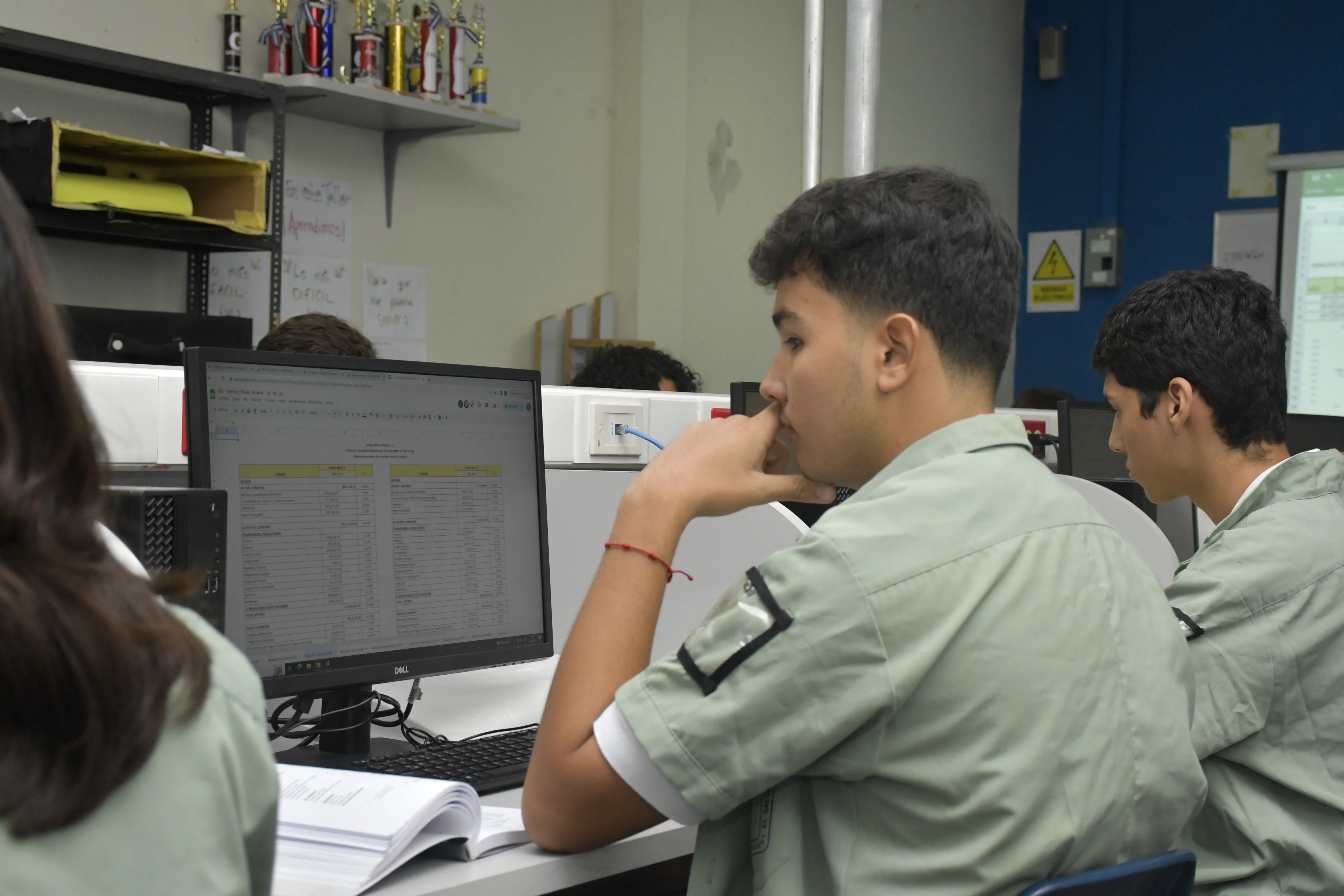 Estudiantes de Administrativo Contable en el aula