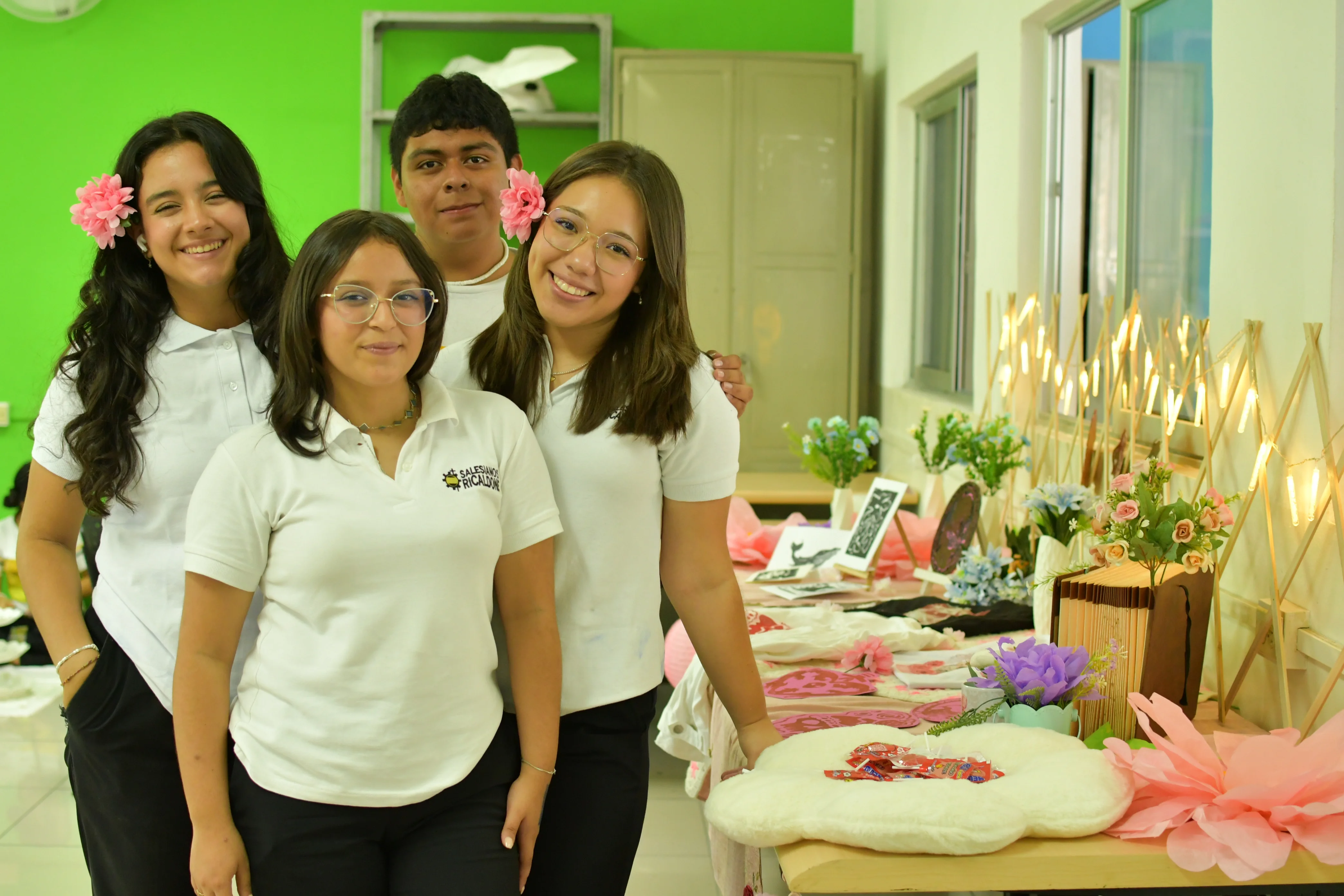 Estudiantes de Diseño gráfico trabajando en proyectos